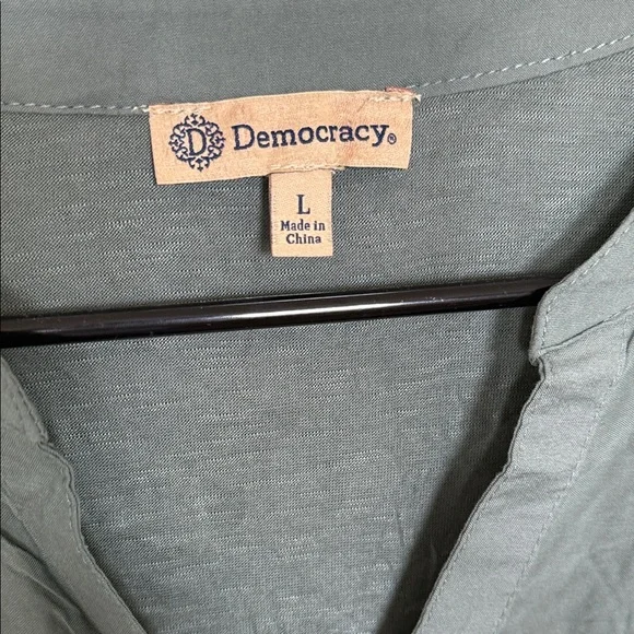NWOT Democracy Green Embroidered Blouse Sz Large - Picture 7 of 8